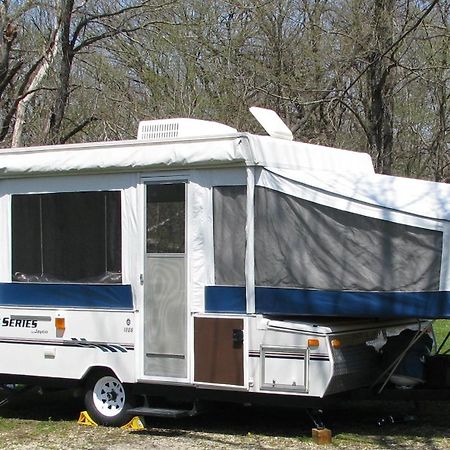 Private Rv Hotel Hartford Exterior photo